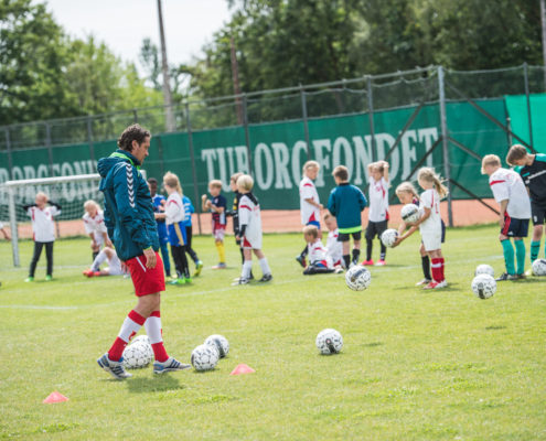 jægerspris fodbold klub jik afholder fodbold camp med tidligere professionel fodboldspiller Michael Madsen som træner